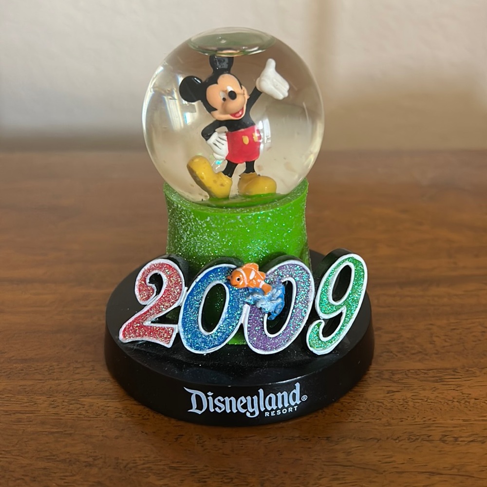 2009 Disneyland Mini Snowglobe
